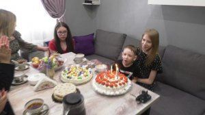 "История начинающего 10-летнего футболиста Саши" / "Право на маму" от 08.05.2023