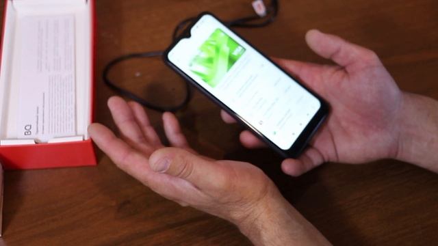 Обзор самых бюджетных смартфонов BQ 6042L Magic E и BQ 6040L Magic с NFC смотреть онлайн