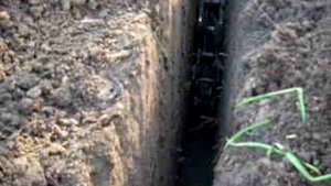 Простой траншеекопатель