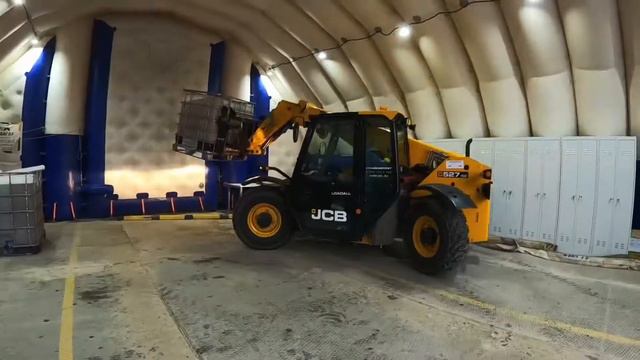 телескопический погрузчик JCB