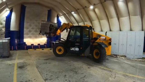 телескопический погрузчик JCB