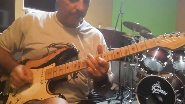 Testing a 1991 American Strat with pickups Abigail Ybarra смотреть онлайн