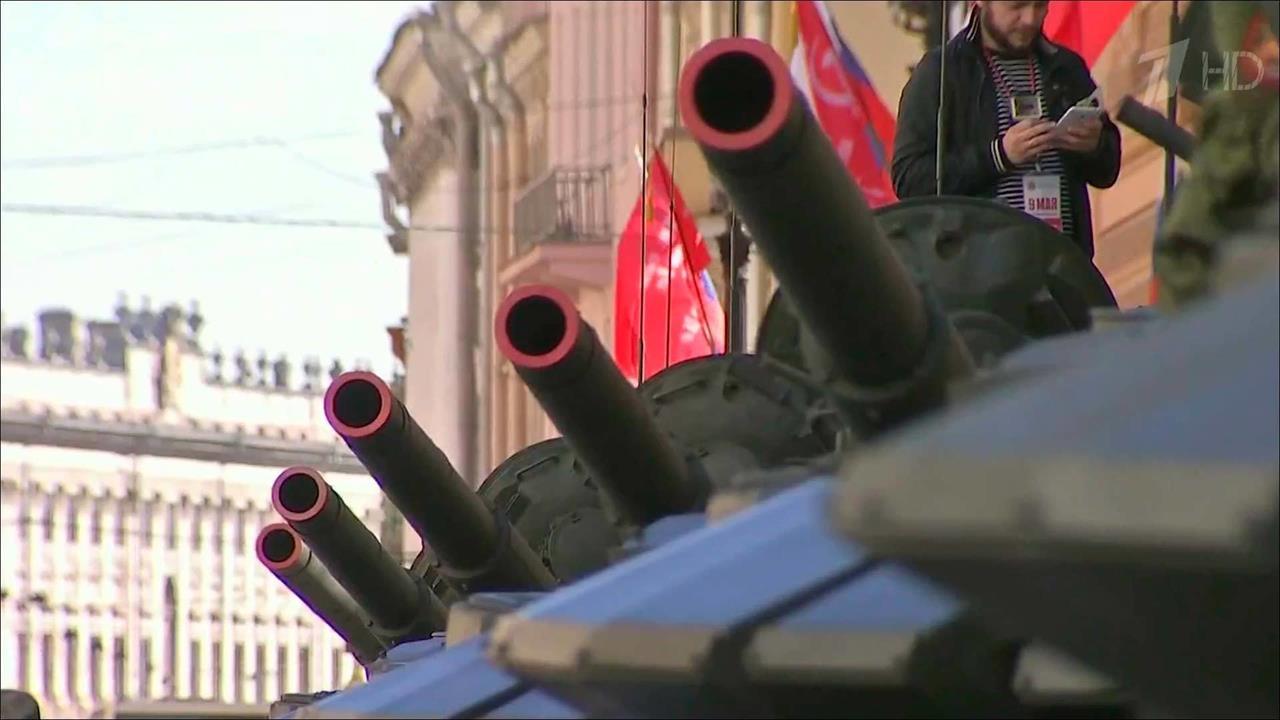 Репетиции военных парадов прошли в разных городах России