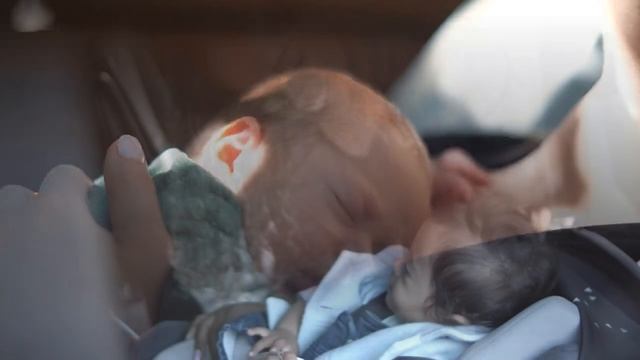 КАК ЖИТЬ С НОВОРОЖДЕННЫМ РЕБЕНКОМ | Первые дни жизни новорожденного ребенка смотреть онлайн