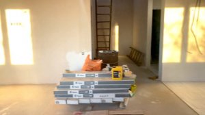 Придётся шпаклевать! А обещали штукатурку под обои!!!