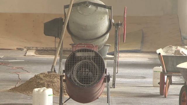 Манеж ремонтируют смотреть онлайн