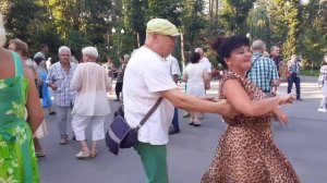 НЕДОЛЮБИЛА, Я В ТОТ КОРОТКИЙ ВЕЧЕР!???_ТАНЦЫ В ПАРКЕ ГОРЬКОГО ХАРЬКОВ