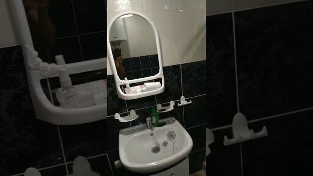 классная ванная  чёрно-белый стиль .