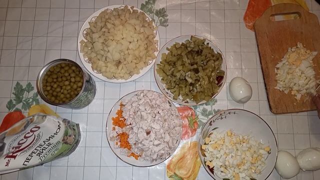 Салат "Столичный" с филе курицы.. Салат вместо оливье.. Вкусный и простой рецепт салата!