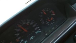 Плавают обороты Мерседес 124
