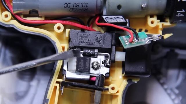 В ЧЁМ РАЗНИЦА.Шуруповерт ИнтерсколДА-12ЭР-01 и Шуруповерт с Aлиэкспресс DEKO смотреть онлайн