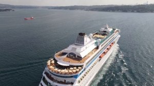 Круизный лайнер «AstoriaGrande» проплывает Босфор съёмка с дрона (4K60FPS)