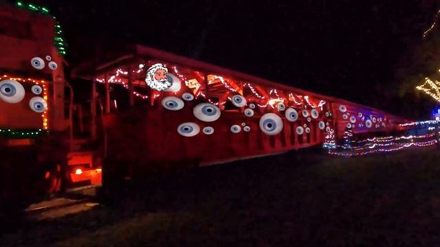 ПОЕЗД ПОЖИРАТЕЛЬ в реальной жизни украл Деда Мороза! ??