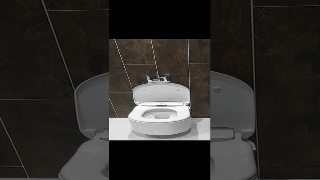 очень красивая ванная комната с дорогой сантехникой
