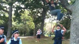 Shahar Peer ASB 2010 tour Protester and police on Tree