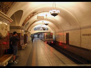 Кольцевая линия метро (против часовой стрелки). Поездка от станции "Краснопресненская" по кругу.