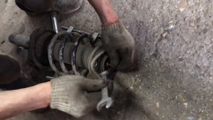 Замена передней стойки и опоры Ford Focus 2