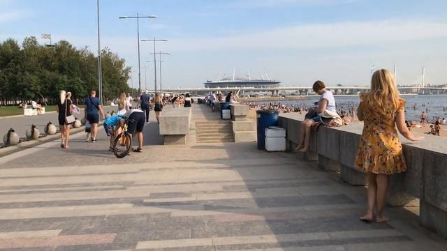 Парк 300 летия.Рядом станция метро БЕГОВАЯ.Санкт-Петербург