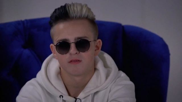 Выбрать одну девушку из 10. Никита Златоуст в Чат на Вылет / Пинк Шугар смотреть онлайн