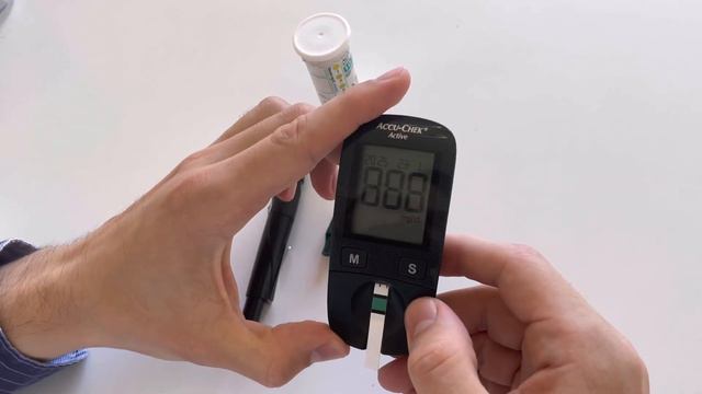 Como usar Accu-Chek Active, principais erros com monitor de glicemia (E-1, E-2) смотреть онлайн