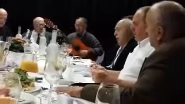 Грузины поют для русских (грузинское застолье) смотреть онлайн