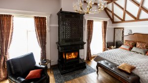 Камин в изразцовой облицовке "Бристоль"