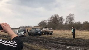 НИВЫ СУБАРУ ТУАРЕГ и ЛЕНД РОВЕР на бездорожье) Протащили Субару через болото???