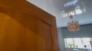 Применение скрытых карнизов ПК-15 для натяжных потолков в квартире с подсветкой и без нее.