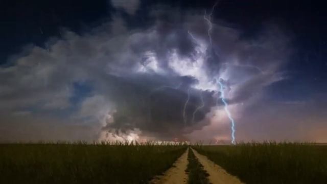 Лечебный легкий гром, приятный шум дождя для сна, спа, работы, фона. Ваш ангел-хранитель. смотреть онлайн