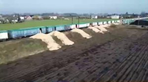 Поляки высыпали 160 тонн украинского зерна