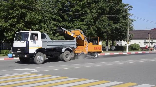 Подметально-уборочная машина «Магистраль» - уборка улиц города - коммунальные машины КИИТ