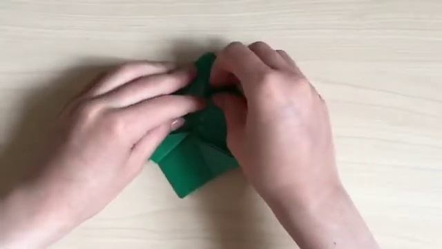 Учимся делать прыгающую лягушку/ поделки из бумаги/ поделки/ подарок своими руками/ видео для детей смотреть онлайн