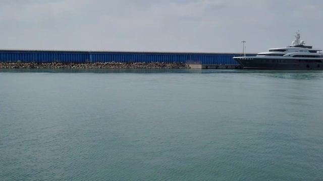 Адлер. Сочи. Дельфины в море, яхта Дерипаски, Эвкалипт. смотреть онлайн