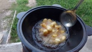 Куриные бедра с кортошкой в казане на костре! Э то невероятно вкусно!