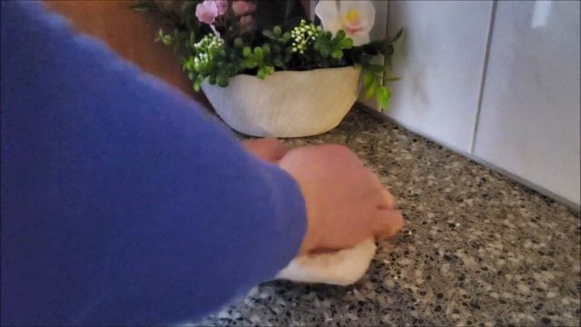 Тесто для Чебуреков на кипятке +2ст.ложки Водки получаються  вкусные сочные и хрустящие. смотреть онлайн