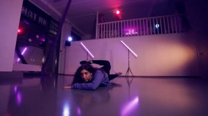 НЕЖНЫЙ ЖЕНСТВЕННЫЙ ТАНЕЦ, ТАНЦУЕМ В СТУДИИ THE BAT, СТРИП ПЛАСТИКА танцы спб