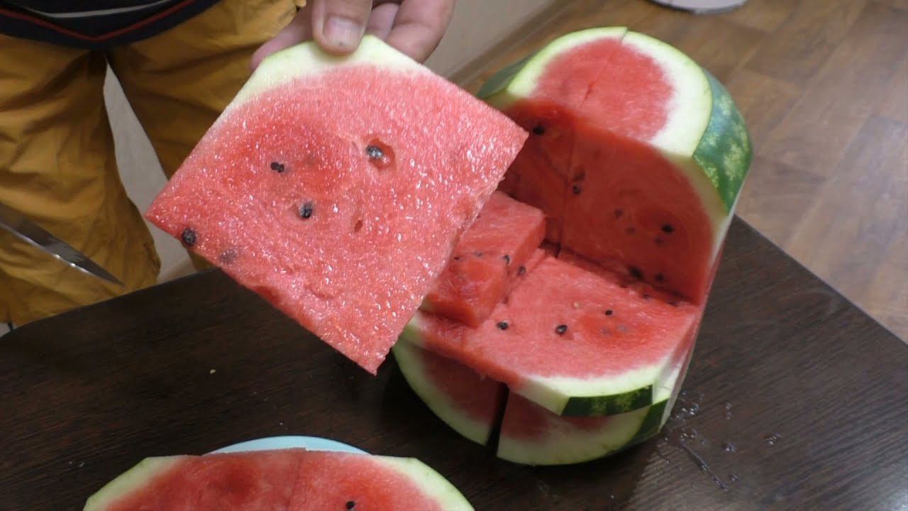 Таджик научил нарезать арбуз за 1 минуту смотреть онлайн