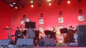 Сурганова и Оркестр - Песня о далёкой родине. 09.05.22 Парк Горького