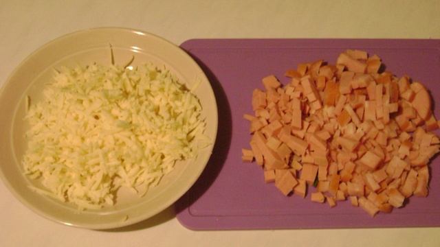 Рулет из лаваша с ветчиной и плавленым сыром