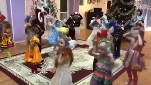 Танец "Новогодние игрушки"