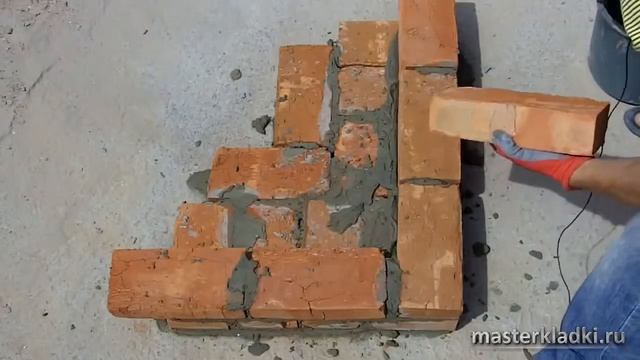 Кирпичная кладка угла в 1,5 кирпича 'Многорядная система перевязки'    © masterkladki
