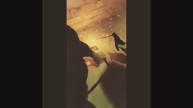 Сварка и монтаж антивандальной решётчатой двери в кладовке смотреть онлайн