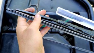Замена резинки на дворнике, каркасные стеклоочистители на КАБАНЕ_Mercedes W140