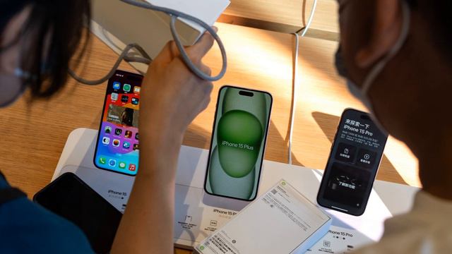 Apple’s iPhone Steeply Discounted in China on Weak Demand смотреть онлайн