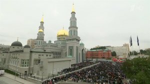 Мусульмане во всем мире отмечают один из главных праздников