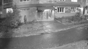 Незаконная установка рекламы на фасаде МКД