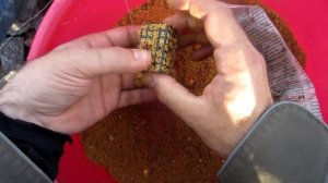 КОРМУШКА С СЮРПРИЗОМ ДЛЯ ЛЕЩА