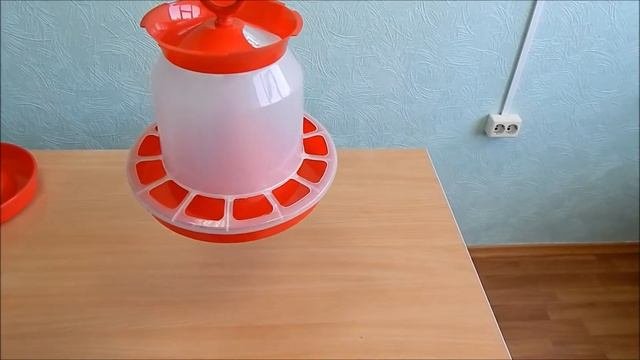Кормушка бункерная для кур. Объем 5 литров