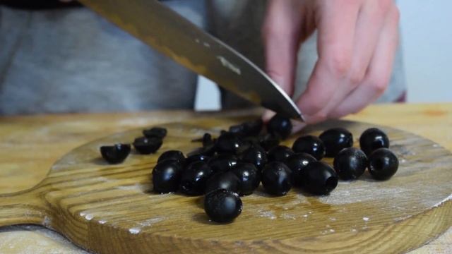 ГИГАНТСКИЙ МЕТРОВЫЙ КУСОК ПИЦЦЫ! СЛАЙС ПИЦЦЫ 7.000 КАЛОРИЙ / ОГРОМНАЯ ЕДА / Кулинарный канал Hrrums