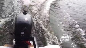 Работа мотора Hidea 5 на лодке романтика.